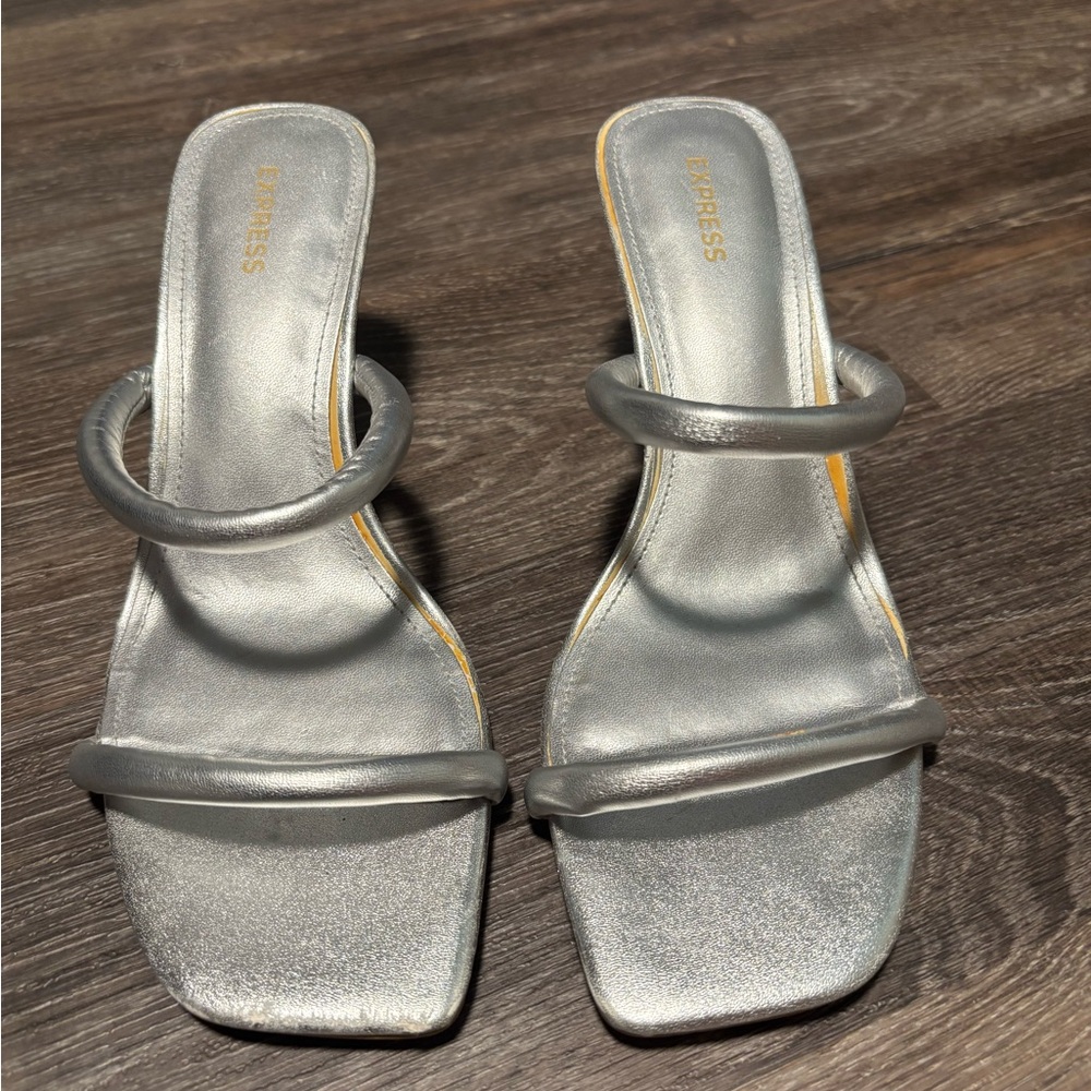 Express Heeled Sandal